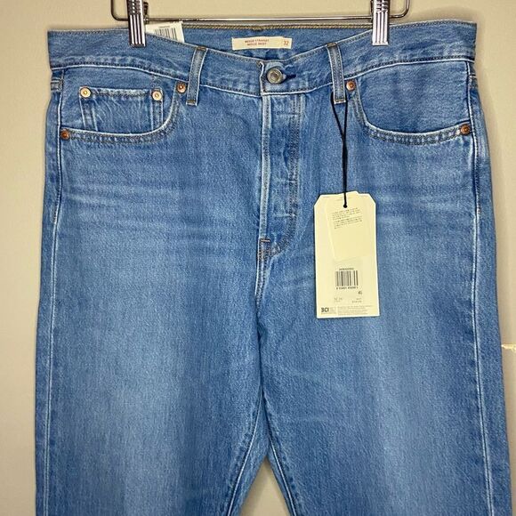 Levi’s NWT Blue Mid-Wash Distressed High-Rise Wedgie Straight Jeans Size 32 - Picture 2 of 8